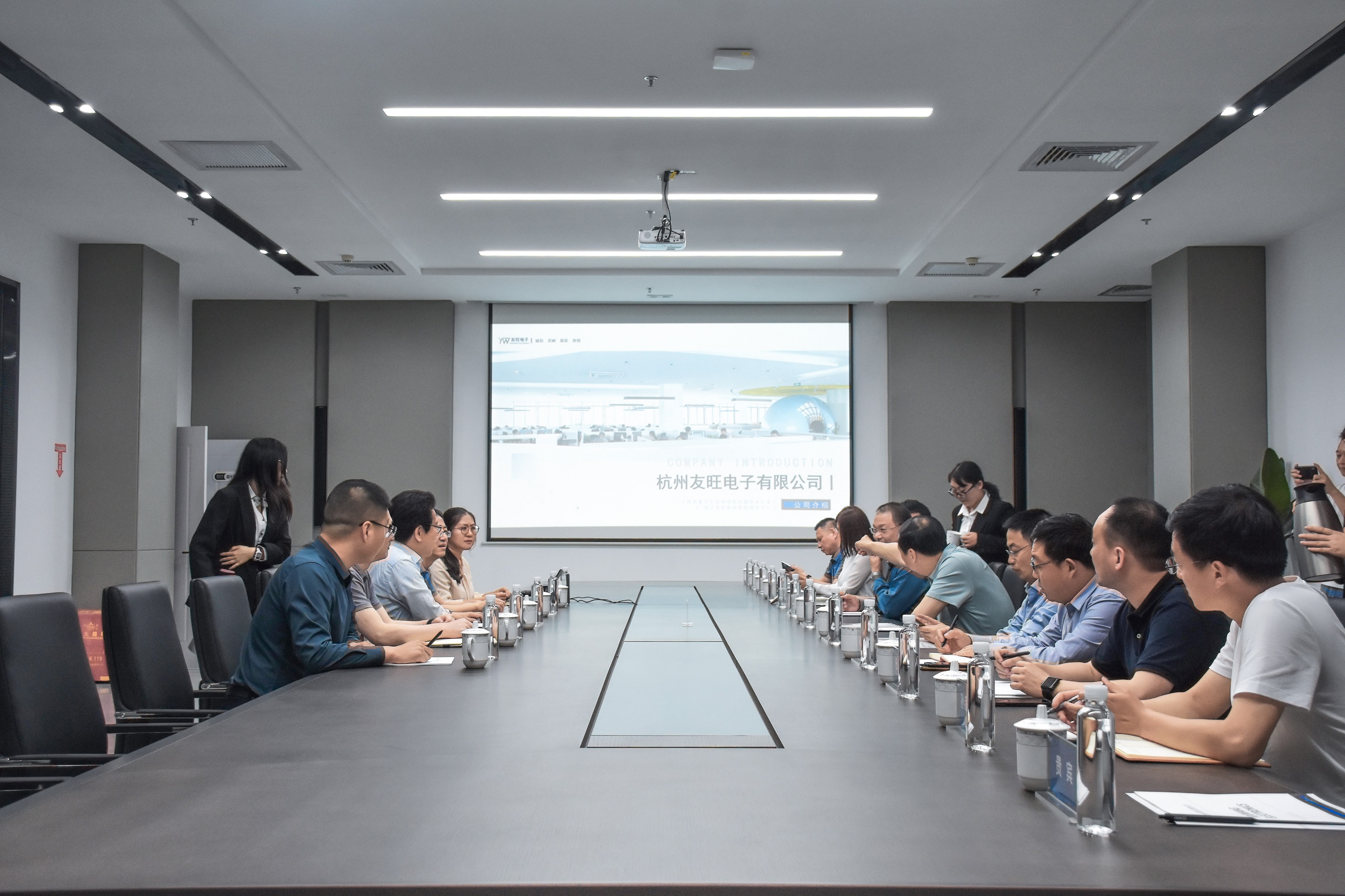 
                            福州市臺港澳辦、杭州市臺辦、濱江區(qū)臺辦領導一行蒞臨我公司走訪調(diào)研